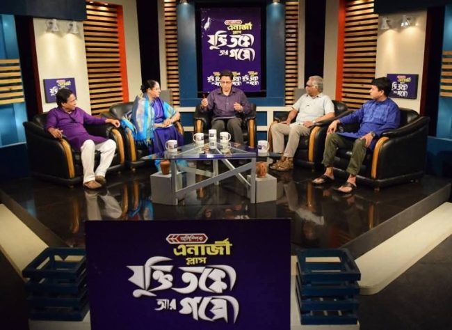 ডাকসুর ইতিহাসে একমাত্র নারী ভিপি প্রোফেসর মাহফুজা খানমের প্রয়াণ, তাঁর সাথে কিছু স্মৃতি ।